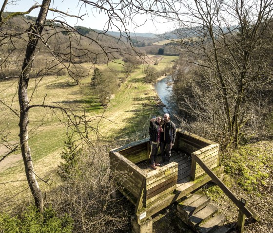 Selfie at the Prümschleife viewpoint, © Eifel Tourismus GmbH, D. Ketz