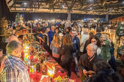 Le marché de Noël de Hillesheim rempli.