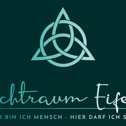 Ein modernes Logo mit einem keltischen Knoten. Darunter steht "Lichtraum Eifel" in stilvoller Schrift.
