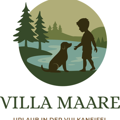 Een gestileerd logo met een jongen die een hond bij een waterpartij aanspreekt. Op de achtergrond staan groene bomen en zachte heuvels.