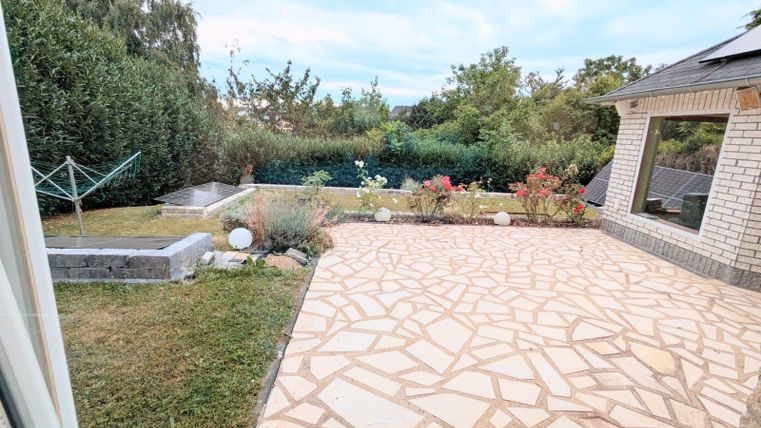 Idyllic garden, quietly located.