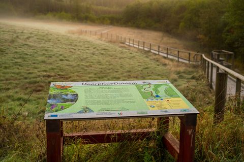 Panneau d'information sur le sentier de randonnée