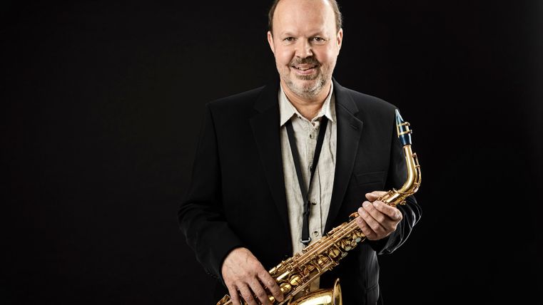 Ein Plakat für ein Muttertagskonzert mit Florin Negreanu. Das Konzert findet am 11.05.2025 im Pavillon im Kurgarten Bad Bertrich statt und der Eintritt ist frei.