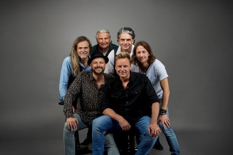 Les 6 membres du groupe Bläck Föös