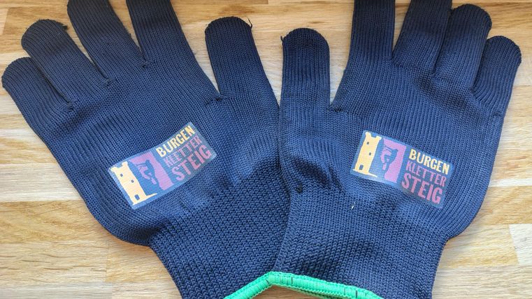 Klimhandschoenen, een must als je naar de Burgenklettersteig in Manderscheid gaat.
