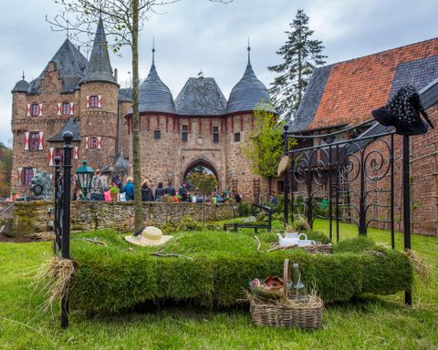 Außenansicht Burg Satzvey zum Hexenmarkt