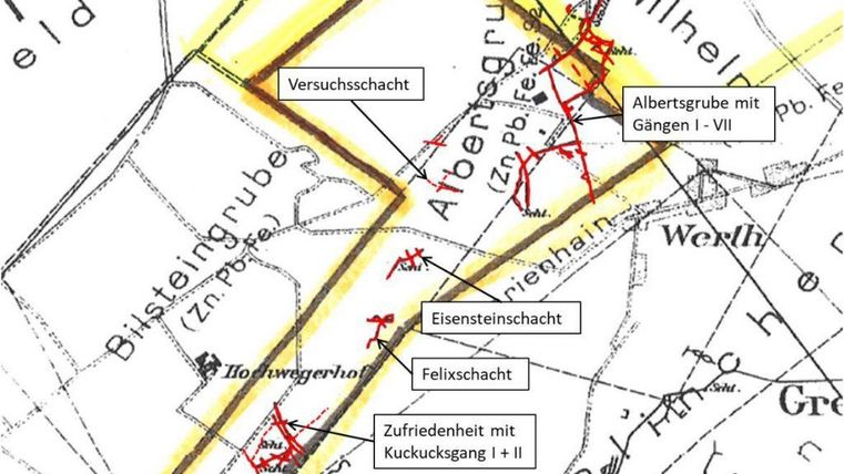 Une carte historique avec différentes installations minières et mesures, représentant les sites d'extraction. Les principales zones sont mises en évidence avec des marquages jaunes et rouges.