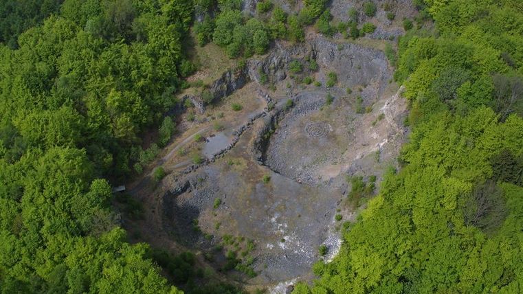 Here you can see the great Arensberg, surrounded by green trees.