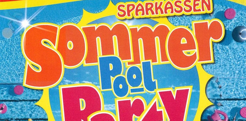 Een kleurrijke graphic voor een zomer zwembadfeest. Het toont de titel "Zomer Zwembadfeest" in heldere kleuren op een waterachtergrond.