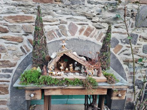 Krippe in einem Haus vor Monreal