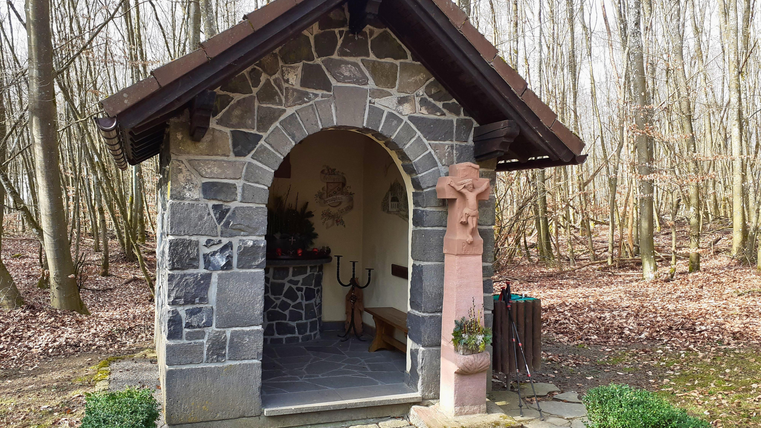 Kleine Kapelle auf dem Weg zum Arensberg