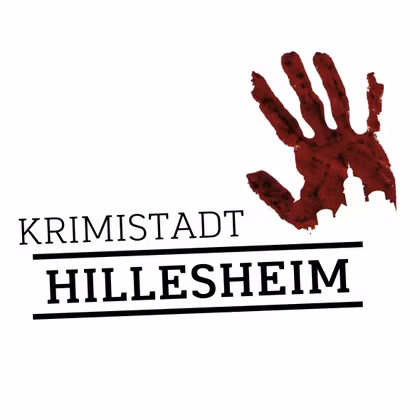 The black-red logo of the crime capital Hillesheim with a black inscription "Krimihauptstadt Hillesheim" and a drawn bloody handprint.