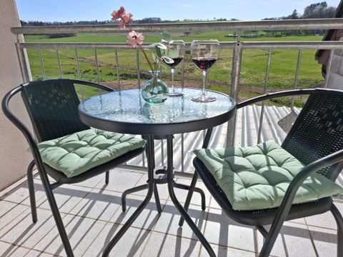 Ein Balkon mit toller Aussicht ist etwas Besonderes. Es ist der perfekte Ort, um die Natur zu genießen, einen Kaffee zu trinken oder einfach die Seele baumeln zu lassen