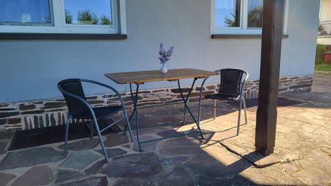 Blick auf die überdachte Terrasse