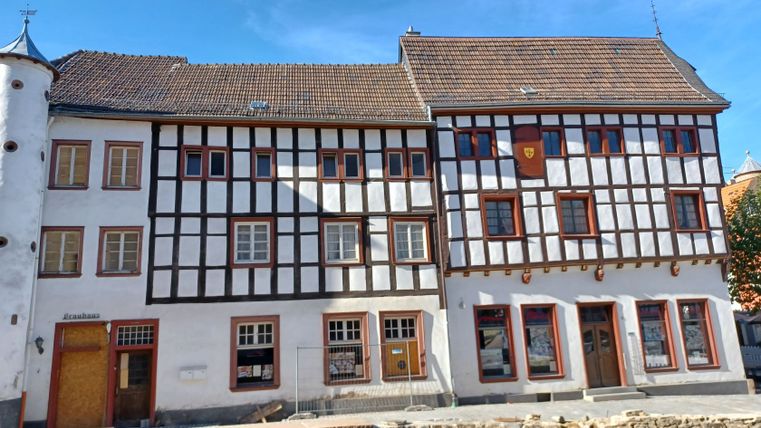 Maisons à colombages à Bad Münstereifel par temps ensoleillé.