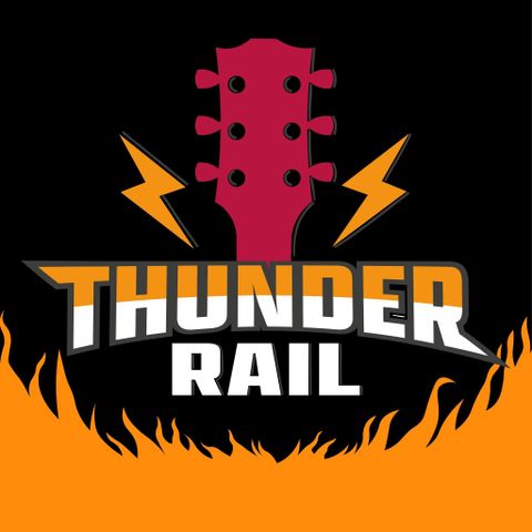 Ein kraftvolles Logo mit der Aufschrift "THUNDER RAIL". Es zeigt eine Gitarre und Blitze auf einem schwarzen Hintergrund, umgeben von Flammen.