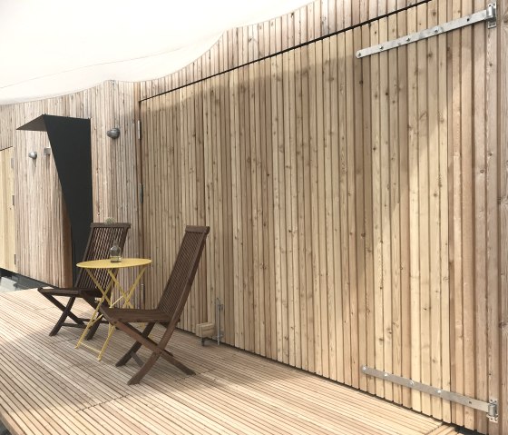 Front view of wooden terrace, © Bogawski/Matzke