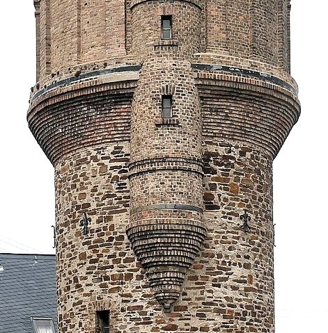 Wasserturm mit Kontrollschacht