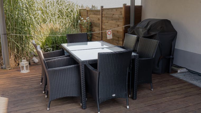 Essbereich im Freien mit Grill