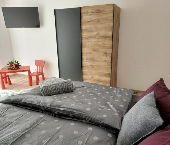 Schlafzimmer mit Spielecke, © Yvonne Clemens-Cihlars