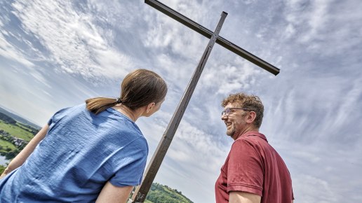 Gipfelkreuz am Schalkenmehrener Maar, © Rheinland-Pfalz Tourismus / Florian Trykowski