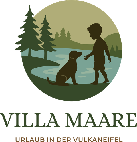 Un logo stylisé avec un garçon parlant à un chien au bord d'un plan d'eau. En arrière-plan se trouvent des arbres verts et des collines douces.