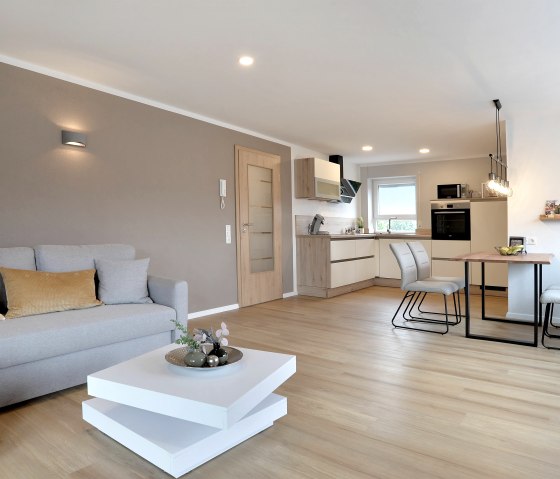 Wohnzimmer Ferienwohnung 1, © Christoph Gerhartz/Kleine Eifel Auszeit