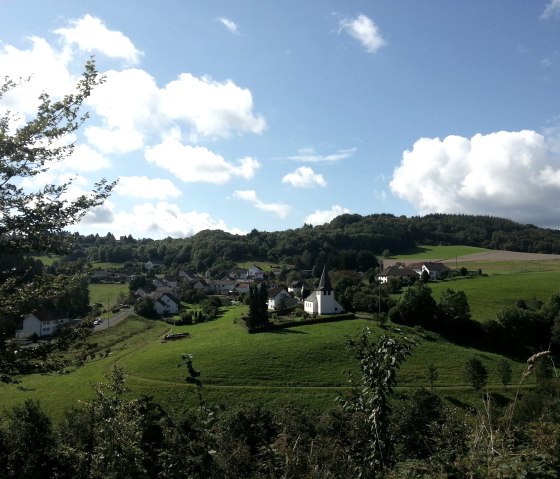 Blick vom Eifelsteig auf Trittscheid, © Martina Schenk