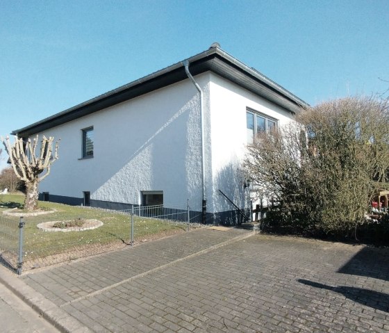 FeWo Eingang mit 2 Parkplätzen