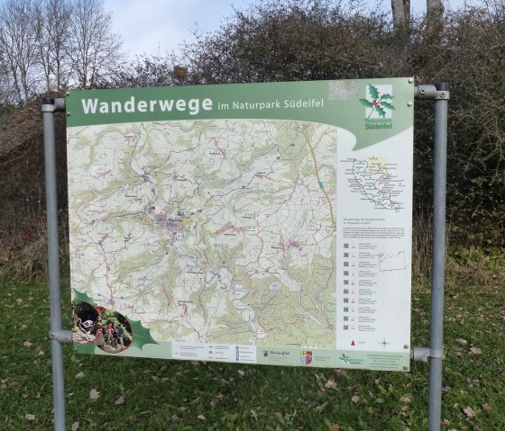 Tableau de randonnée au parking de Waxweiler, © Tourist-Information Islek