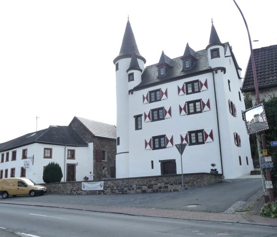 Burg Dreis mit Cafe