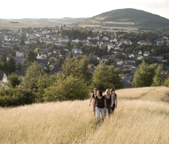 Sentier des volcans - vue sur Ettrange, © Traumpfade/Kappest