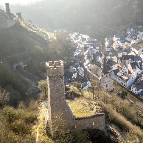 Blick auf Monreal mit Burg, Traumpfad Monrealer Ritterschlag, © Eifel Tourismus GmbH, D. Ketz