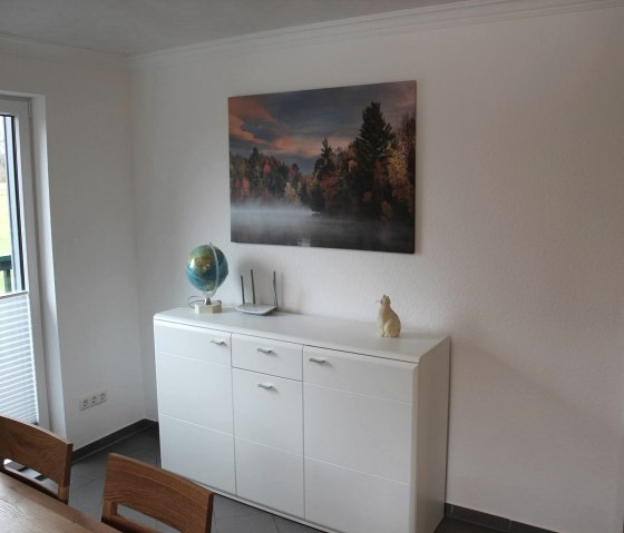 "Ferienwohnung Braun" Essbereich mit Kommode