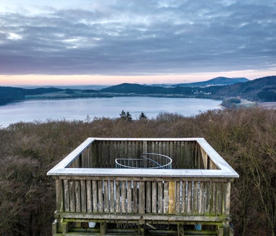 Uitzicht op het Laach meer vanaf de Lydia toren, © Eifel Tourismus GmbH, D. Ketz