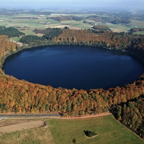 Das Pulvermaar am Maare-Pfad, © Eifel Tourismus GmbH - H. Gassen