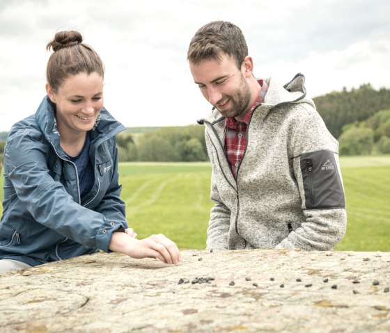 Jeu romain à la réserve naturelle de Steinbüchel - Vulkan-Pfad, © Eifel Tourismus GmbH, D. Ketz