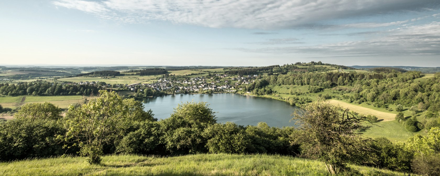 Vue sur le Schalkenmehrener Maar, © Eifel Tourismus GmbH, D. Ketz