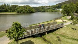 Het Prüm fietspad loopt langs het Bitburg stuwmeer bij Biersdorf, © Eifel Tourismus GmbH, Dominik Ketz