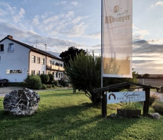 Maison de campagne devant le château d'Eltz