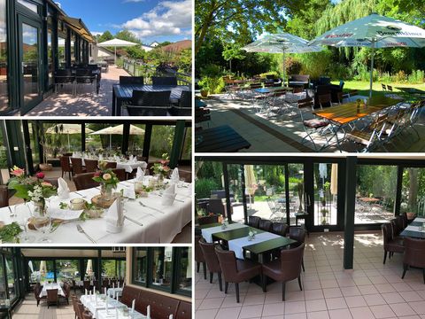 Een gezellige eetkamer met grote ramen en uitzicht op een groene tuin. Buitenruimte met parasols en comfortabele zithoeken nodigt uit tot ontspanning.