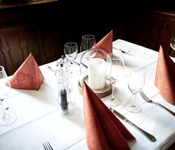 Schön eingedeckter Tisch in der Pizzeria, © Familie Trovato