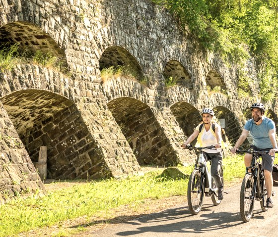 ET-2023-188-Ahr-Radweg, Boxenstopp bei Müsch, © Eifel Tourismus GmbH, Dominik Ketz