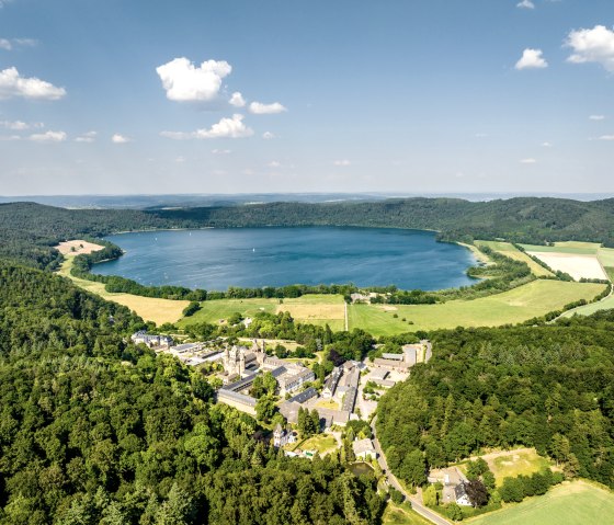 Luchtfoto Laacher See, © Eifel Tourismus GmbH, Dominik Ketz
