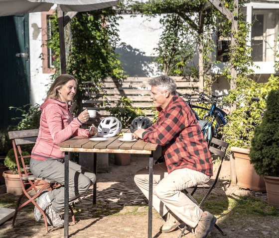 Stop bij het RurUfer fietspad in Hausen, © Dennis Stratmann | Grünmetropole e.V.