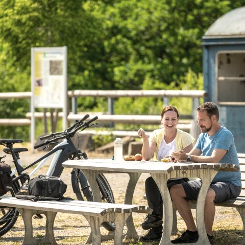 Aire de repos de la piste cyclable de la Kyll, © Eifel Tourismus GmbH, Dominik Ketz