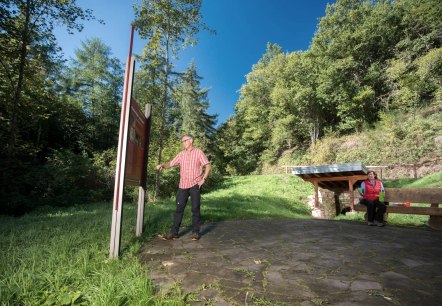 Platz vor dem Dreisborn, © Natur- und Geopark Vulkaneifel GmbH
