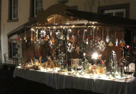Stand mit Glasschmuck, © Tourist Information Bitburger Land