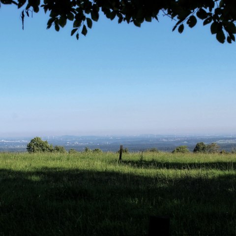 Sur la vue de l'Eifel avec vue sur le pays d'Aix-la-Chapelle, © Rureifel-Tourismus e.V.