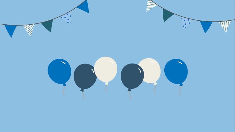 Bunte Luftballons und Wimpel auf einem hellblauen Hintergrund. Die Atmosphäre wirkt festlich und einladend.